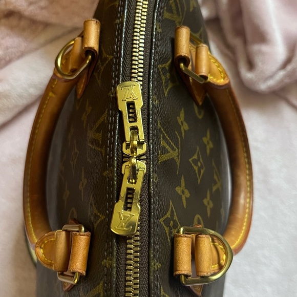 Authentic Louis Vuitton Alma PM - Picture 8 of 9
